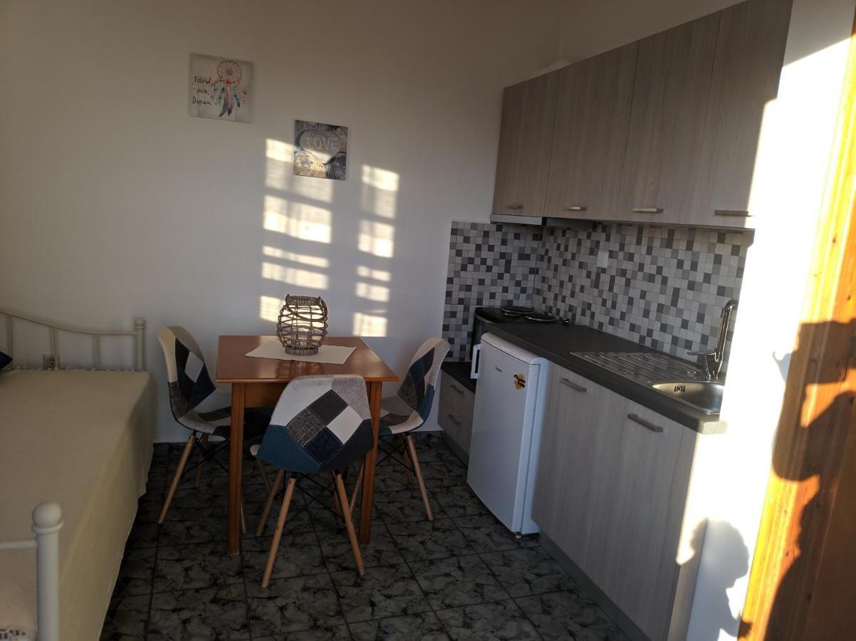 Tramonto Nel Delfini Apartment Kini Exterior photo