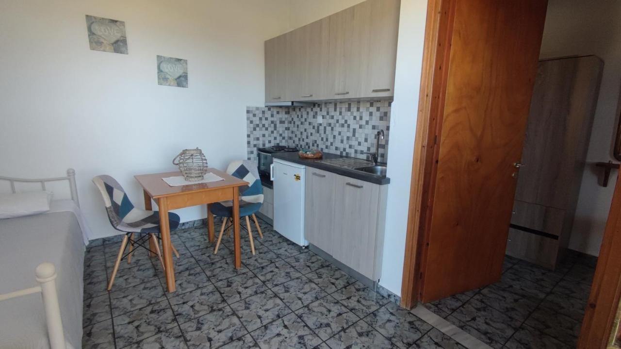 Tramonto Nel Delfini Apartment Kini Exterior photo