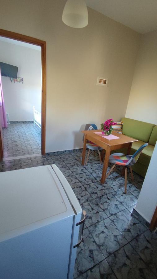 Tramonto Nel Delfini Apartment Kini Exterior photo