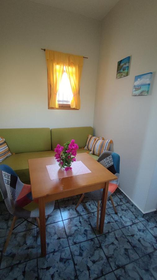Tramonto Nel Delfini Apartment Kini Exterior photo