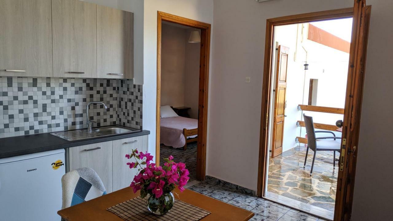 Tramonto Nel Delfini Apartment Kini Exterior photo